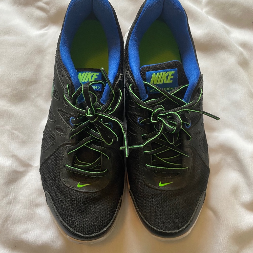 Nike revolution 2 size 9